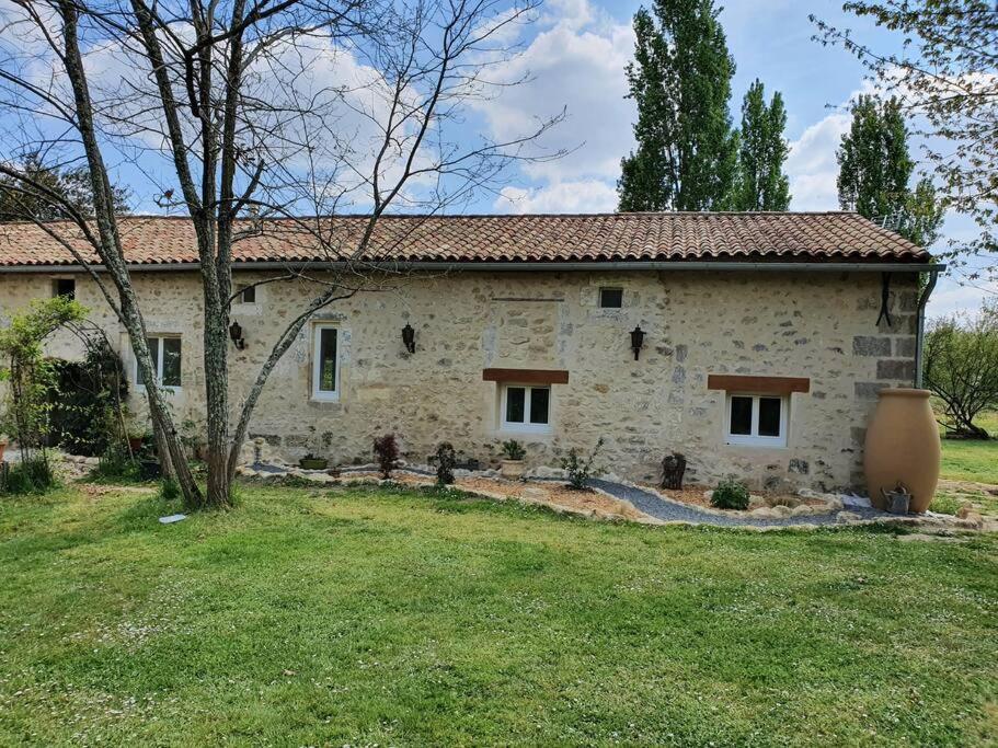 Gite Spacieux - 3 Chambres - Calme Et Charmant Cubnezais Exterior foto